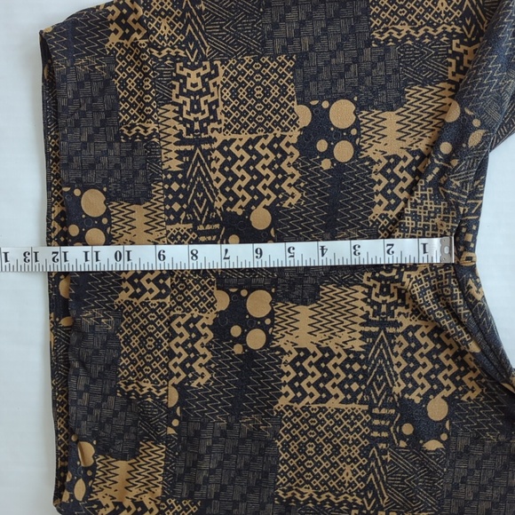 LuLaRoe Tall & Curvy Chevron Zig Zag Leggings - Picture 9 of 10